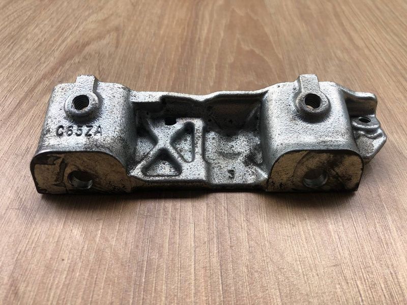 Кронштейн выпускной системы LR013195, 9X2Q9W Range Rover Vogue L405, б.у. LR013195, 9X2Q9W фото