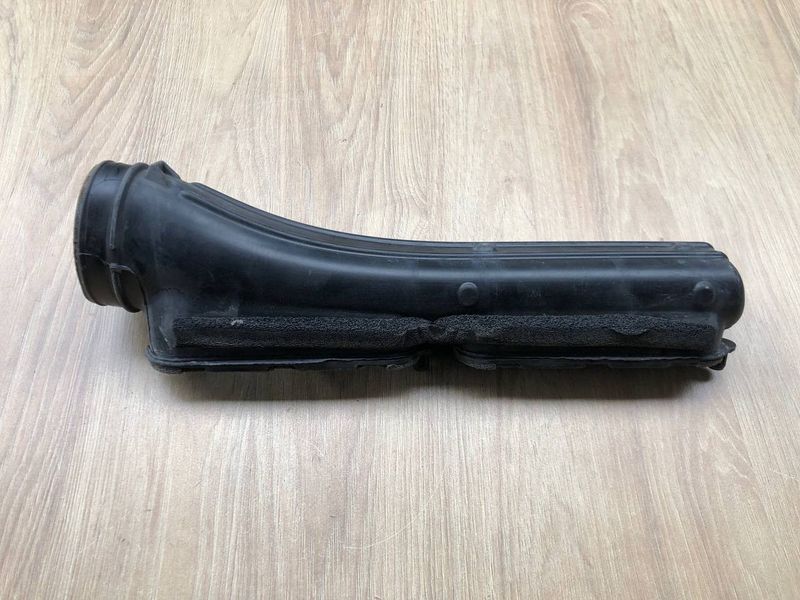 Патрубок воздуха левый LR049314, LR036447, CPLA9A675AD Range Rover Vogue L405, б.у. LR049314, LR036447, CPLA9A675AD фото