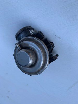Клапан EGR, рециркуляції газів Audi A4 B5 1.9 TDI 2000 р., 038129637, б.в. 038129637 фото