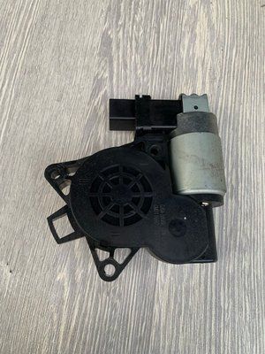 Моторчик стеклоподьемника передний левый Mazda 3 BK, хэтчбек, 2003-2009 г., GJ6A5958X, б.у. GJ6A5958X фото