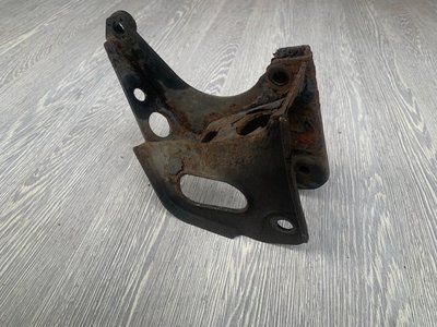 Кронштейн нижней задней подушки двигателя Nissan Almera N16, акпп, 2005 г., б.у. 656356 фото