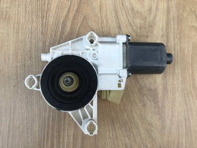 Мотор стеклоподъемника задней левой двери Mercedes W251 R-class, б.у. 2518200108 фото