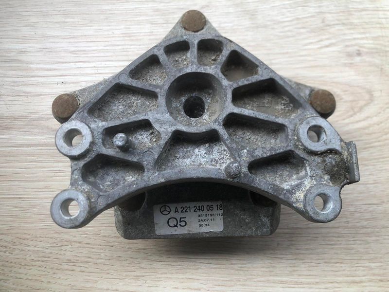 Подушка коробки Mercedes w221, S-клас 2212400518 фото