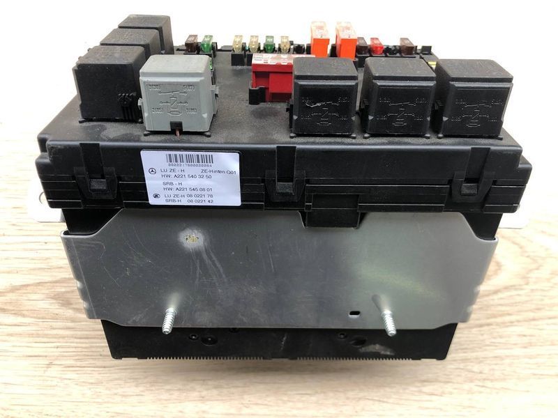 Блок запобіжників Mercedes W221, S-клас, б.в. 2215403250 фото