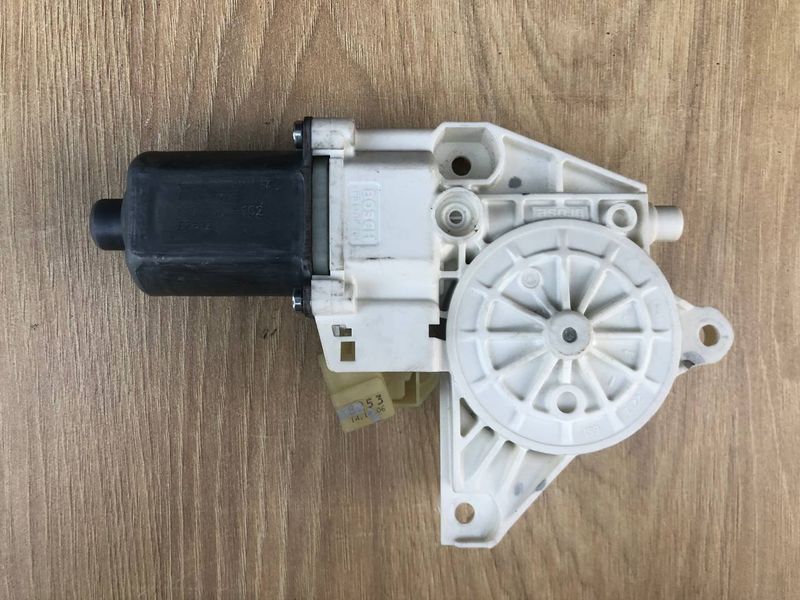 Мотор склопідйомника задніх лівих дверей Mercedes W251 R-class, б.в. 2518200108 фото