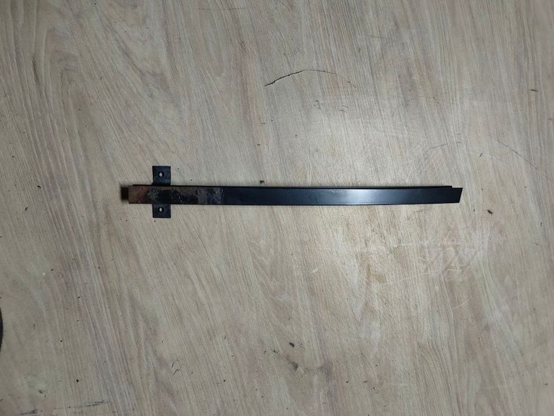 Направляющая стекла задняя левая Volkswagen Passat B6, 2009 г., седан, 3C5839407, б.у. 3C5839407 фото
