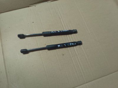 Амортизатор кришки багажника седан Mazda 6, б.в. 0056 фото