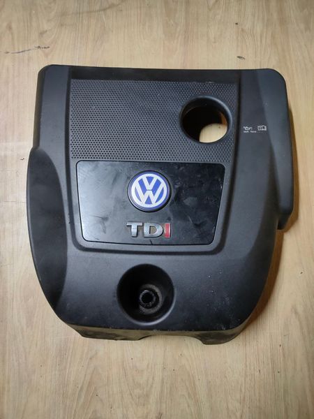 Декоративная крышка двигателя Volkswagen Golf, 038103925, б.у. 038103925 фото