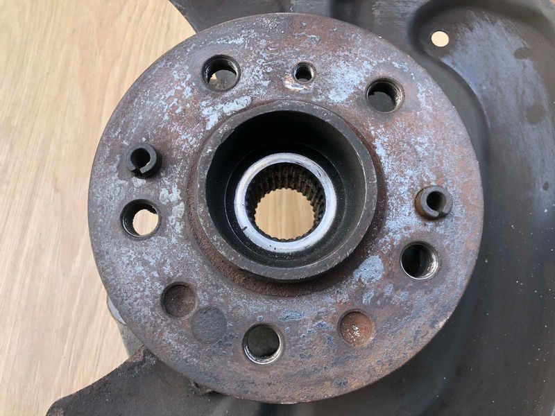 Кулак поворотний передній лівий 2513301320 Mercedes W251, R-class, б.в. 2513301320 фото