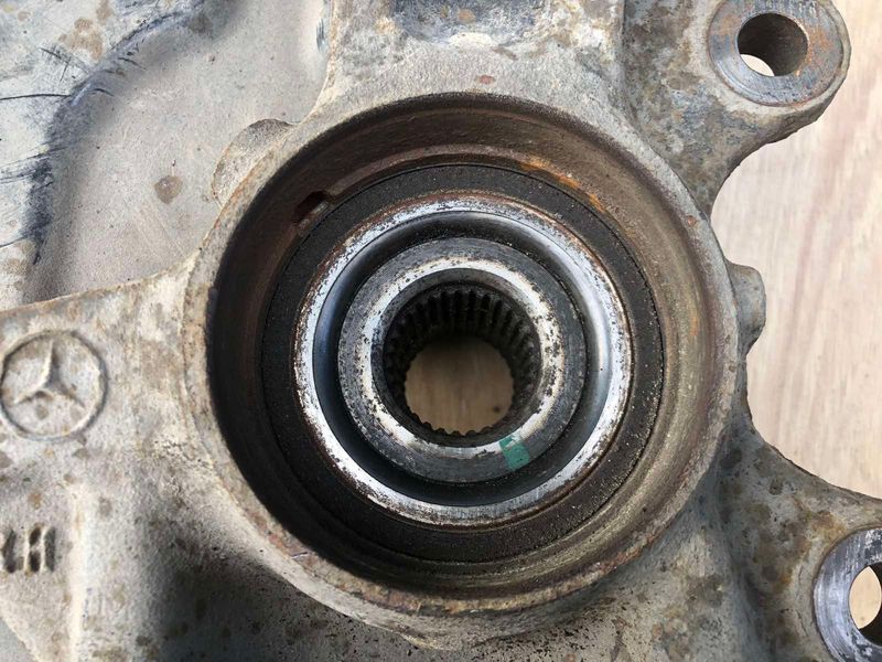 Кулак поворотний передній лівий 2513301320 Mercedes W251, R-class, б.в. 2513301320 фото