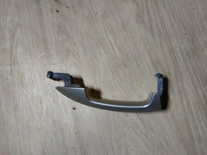 Ручка наружная задняя левая Volkswagen Passat B6, 2009 г., 3C0837209, б.у. 3C083720911 фото