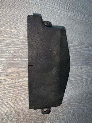Крышка блока управления двигателем Mazda 3 BK, 1.6 бензин, 2003-2009 г., ZJ0113284, б.у. ZJ0113284 фото
