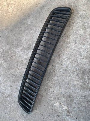 Решетка переднего бампера центральная Skoda Fabia 2, 5J0853677, б.у. 5J0853677 фото