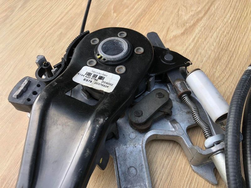 Механизм ручника с тросом в сборе 1644200784, 2514201485 Mercedes W251 R-class б.у. 1644200784, 2514201485 фото