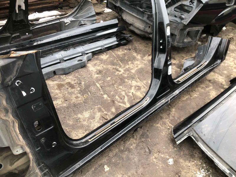Центральна стійка з порогом ліва Mercedes w221, S-клас 2216304716 фото