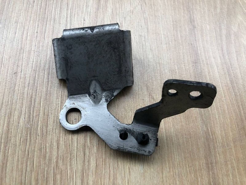 Кронштейн опоры выпускной трубы справа LR029736, CH225K229AA Range Rover Vogue L405, б.у. LR029736, CH225K229AA фото