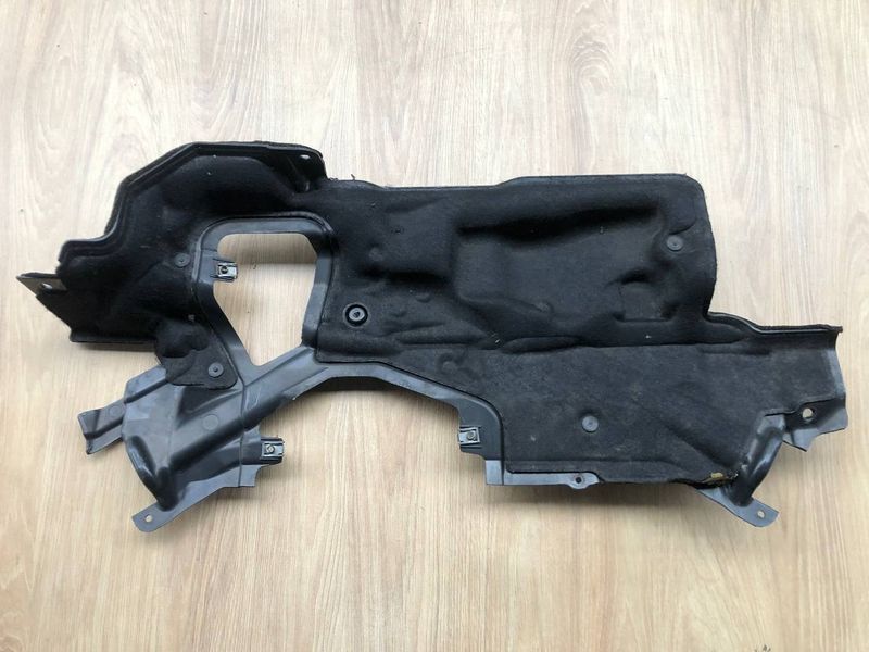 Пластик моторного отсека, левый изолятор LR064531, FPLA10B812 Range Rover Vogue L405, б.у. LR064531, FPLA10B812 фото