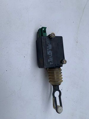 Актуатор замка багажника Audi A4 B5, 2000 р., 8D9962115A, б.в. 8D9962115A фото