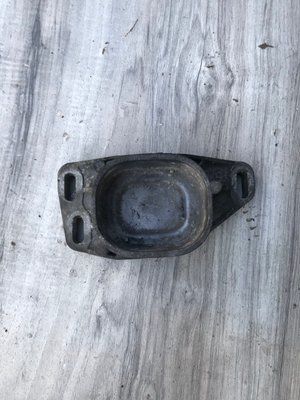 Кронштейн подушки двигателя Skoda Superb 1.8 бензин 2007 г, б.у. J01993350 J01993350 фото