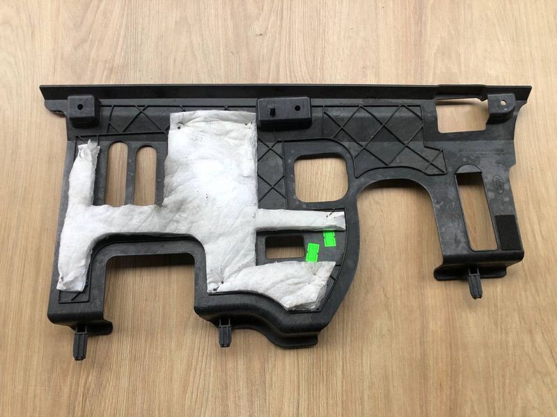 Накладка торпеди знизу LR037817, CPLA046B01BC Range Rover Vogue L405, б.в. LR037817, CPLA046B01BC фото
