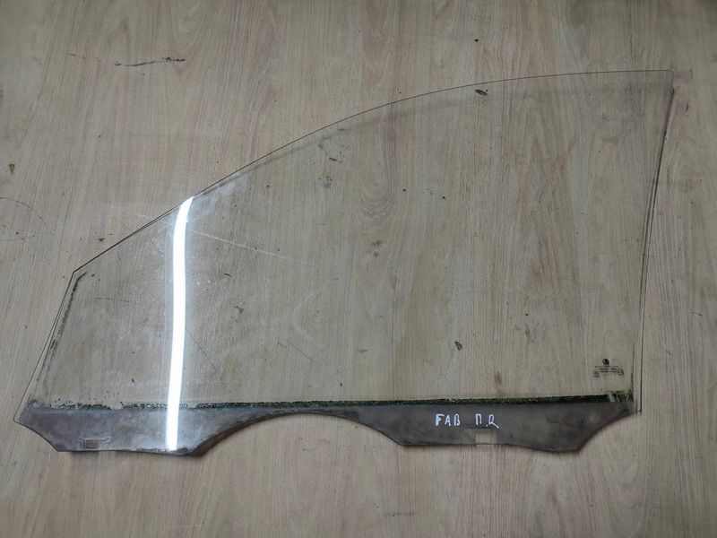 Скло передніх правих дверей Skoda Fabia 1, 2005 р.,6Y0845202A, б.в. 6Y0845202A фото