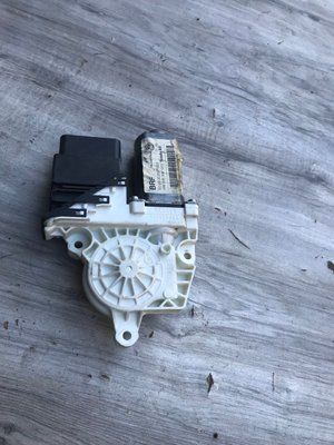 Моторчик стеклоподьемника задний левый Skoda Octavia A5, б.у. 1K0 959 795 E 1K0 959 795 E фото