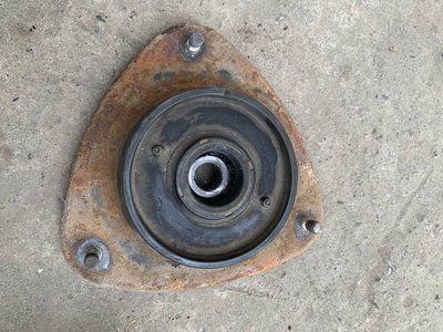 Опора переднего амортизатора Subaru Impreza 3, 2007-2011 г., б.у. 2323523000 фото