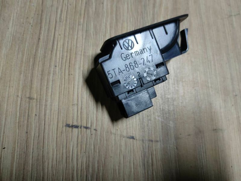 Кнопка склопідйомника Volkswagen Touran, 5TA868247, б.в. 5TA868247 фото