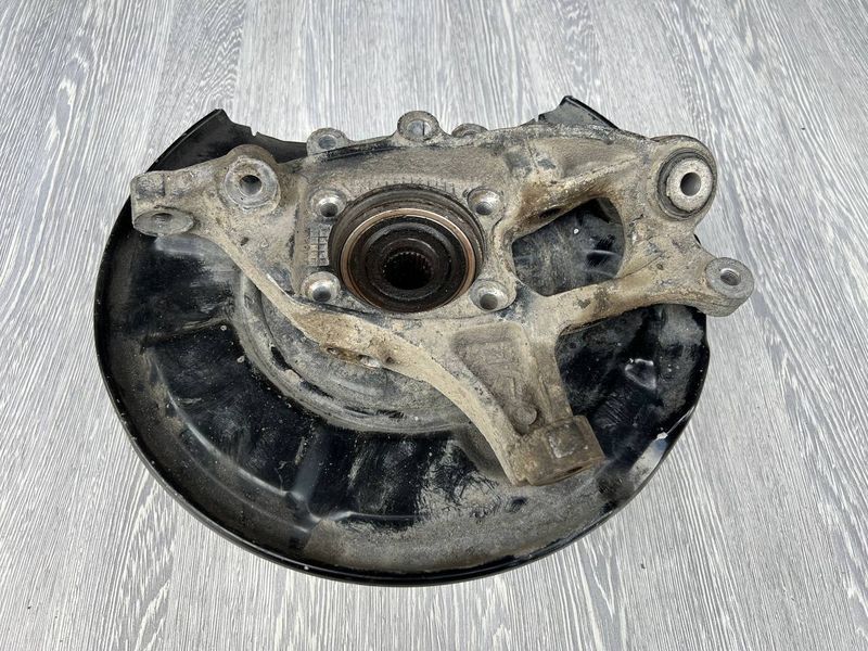 Цапфа, поворотний кулак задній лівий в зборі Mercedes W211 E-class, 2113508308, б.в. 21135086308 фото
