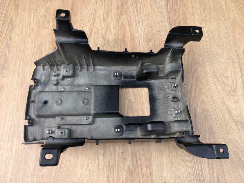 Підставка заднього підлокітника 2516802014 Mercedes W251 R-class б.в. 2516802014 фото
