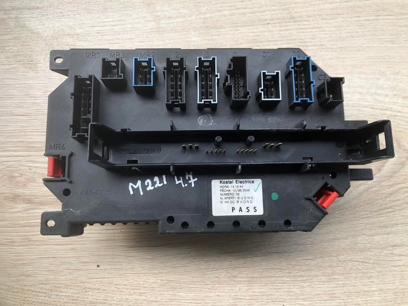 Блок запобіжників у зборі Mercedes w221, S-клас, б.в. 2215402450 фото