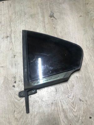 Форточка задніх лівих дверей Volkswagen Jetta, б.в. 676876 фото