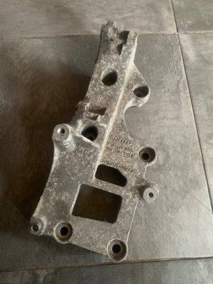 Кронштейн компресора кондиціонера Volkswagen Passat B6, 2.0 TFSI, 2005 р., 06F903143F, б.в. 06F903143F фото