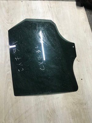 Заднее левое стекло Mazda CX7, E62273510, б.у. E62273510 фото