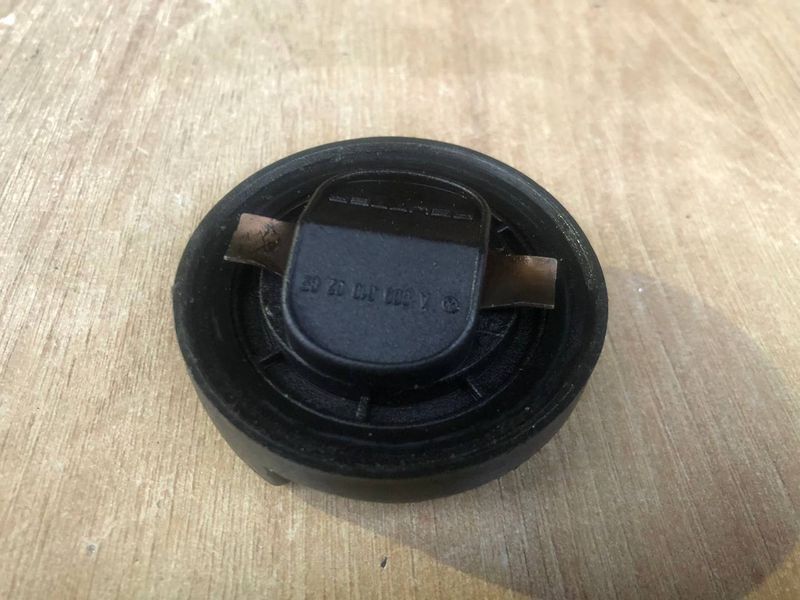 Крышка маслозаливной горловины Mercedes M113 V8 ,5.0л.,б.у 0000100285  0000100285 фото