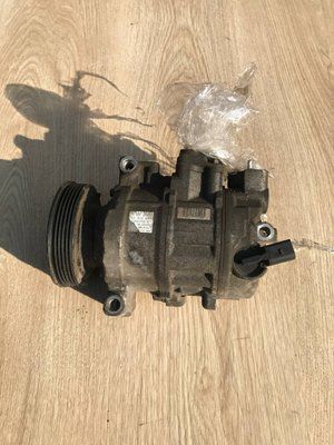 Компресор кондиціонера Volkswagen Jetta, б. в. 1K0 820 859 L 1K0 820 859 L фото