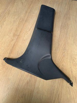 Обшивка лівої стійки, пластик Nissan Almera 2006-2012, седан, б.в. 83150-31000 83150-31000 фото
