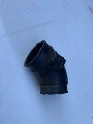 Патрубок інтеркулера Audi A4 B5 1.9 TDI 2000 р., 8D0145834, б.в. 8D0145834 фото