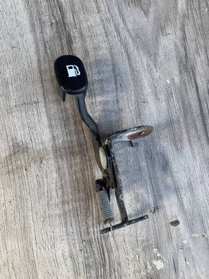 Ручка відкриття лючка бензобака Hyundai i30 2007-2012, б.в. 815702H001 815702H001 фото