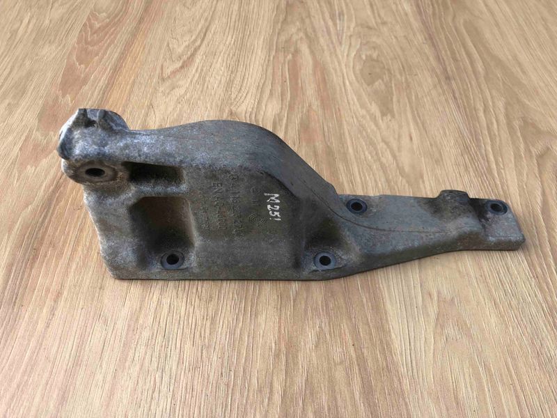 Лапа двигуна 1132232704 Mercedes W251, R-class, б.в. 1132232704 фото