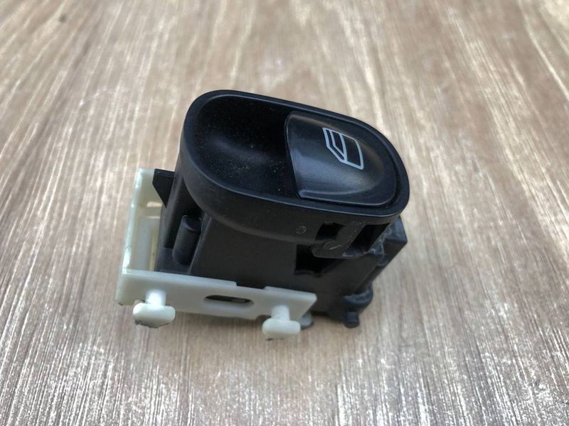 Кнопка склопідйомника перед правими дверима Mercedes C-class w203 купе, б.в. 2038200210 2038200210 фото