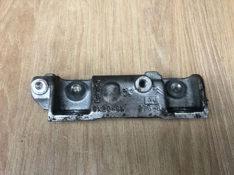 Кронштейн випускної системи Range Rover L405 3.0 дизель, б.в LR013195 9X2Q9W LR013195 9X2Q9W фото