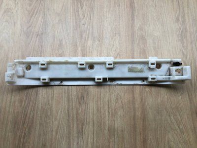 Крепление, опора передней левой накладки порога LR108266, CPLA107B01A Range Rover Vogue L405 б.у. LR108266, CPLA107B01A фото