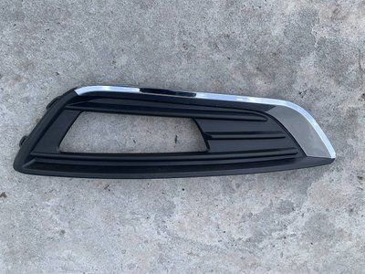 Решітка переднього бампера ліва з хромом Ford Focus MK3, 2014-2018 р., USA, F1EB15A299B. F1EB15A299B фото