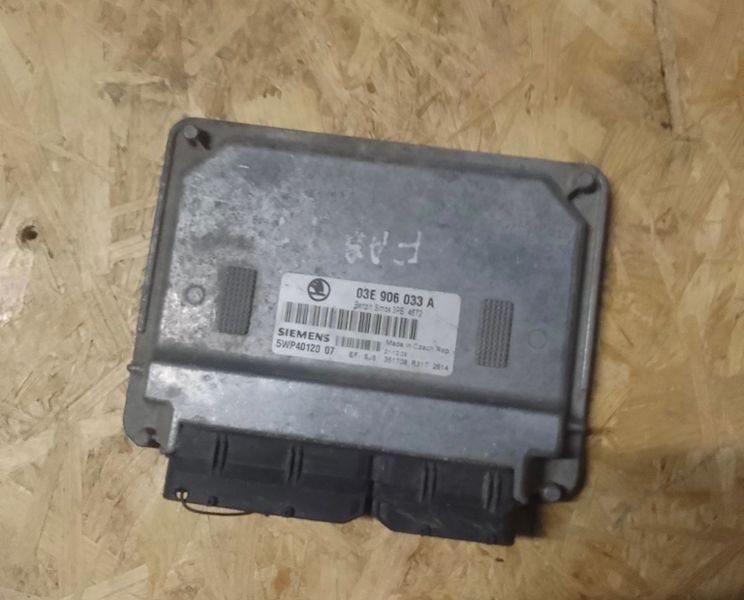 Блок керуванням двигуна Vag 03E906033A, б.в. 03E906033A фото