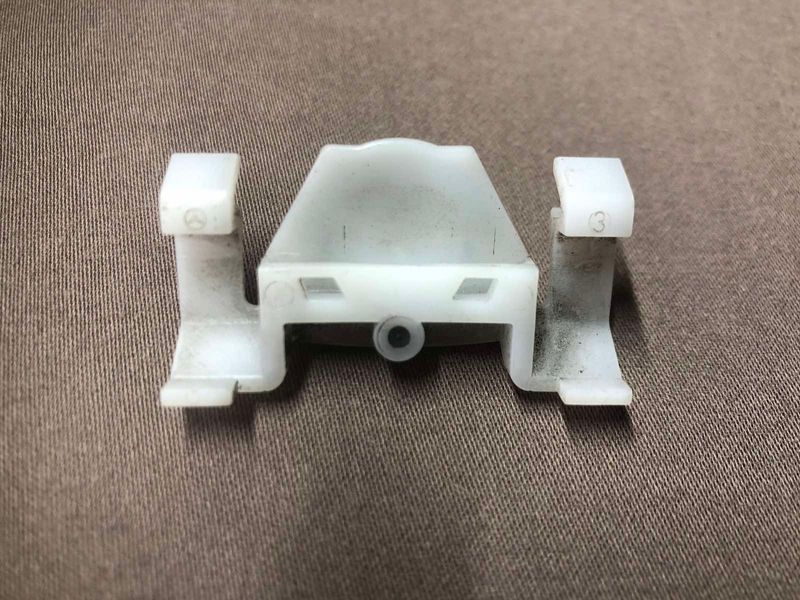 Пістон, кліп кріплення накладок порогів 2119880578 Mercedes W221, S-class, б.в. 2119880578 фото