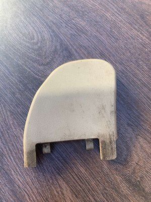 Накладка на крепление сидения 72128-AC020 Toyota Avalon 2005-2012, б.у. 72128-AC020 фото