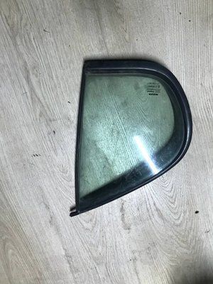 Форточка правих дверей Nissan Primera 11, 822622F000, б.в. 822622F000 фото