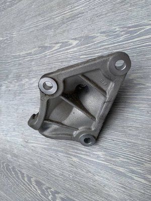Кронштейн подвесного подшипника правого привода Ford Focus MK3, 2.0 бензин, 2011-2018 г., USA, BV613K305AB, б.у. BV613K305AB фото