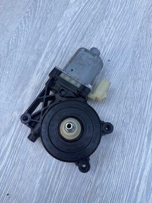 Моторчик стеклоподъемника задних левых дверей Chevrolet Equinox 2, 2010-2017 г., USA, 0130822681, б.у. 0130822681 фото